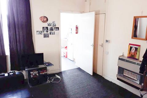 3 bedroom flat to rent, Helmsley Road, Newcastle upon Tyne NE2