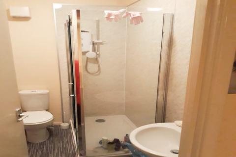 3 bedroom flat to rent, Helmsley Road, Newcastle upon Tyne NE2