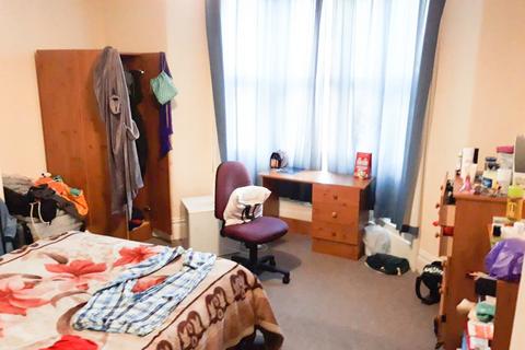 3 bedroom flat to rent, Helmsley Road, Newcastle upon Tyne NE2