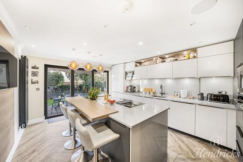 5 bedroom detached house for sale, White House Chase, Rayleigh, SS6 7