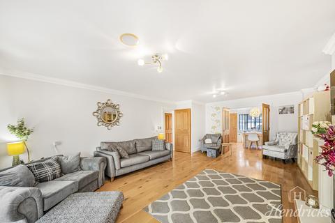 5 bedroom detached house for sale, White House Chase, Rayleigh, SS6 7