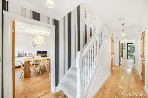 5 bedroom detached house for sale, White House Chase, Rayleigh, SS6 7
