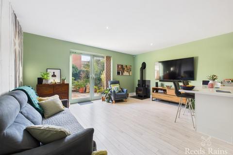 3 bedroom end of terrace house for sale, Rollesby Way, Durham TS18