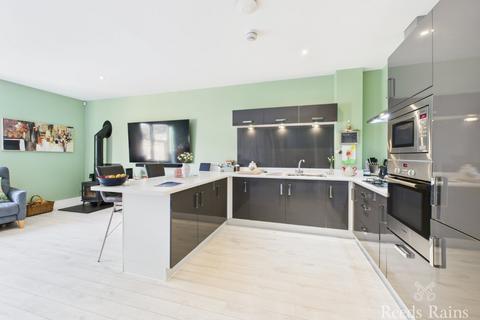 3 bedroom end of terrace house for sale, Rollesby Way, Durham TS18