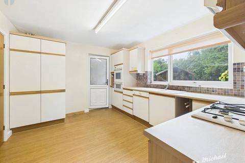 4 bedroom detached house for sale, Langdon Avenue, Aylesbury