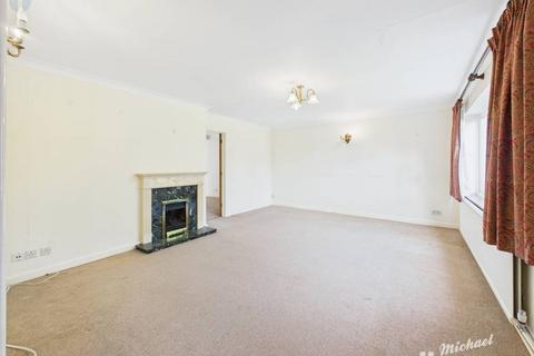 4 bedroom detached house for sale, Langdon Avenue, Aylesbury