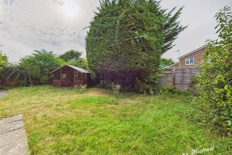 4 bedroom detached house for sale, Langdon Avenue, Aylesbury