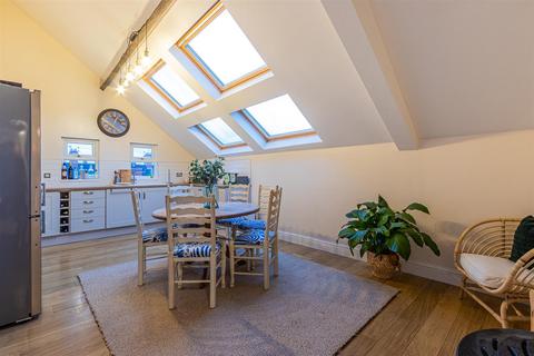 2 bedroom apartment to rent, Pen-Y-Lan Road, Cardiff CF23