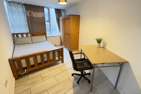 2 bedroom flat to rent, Second Floor Flat, A- Upper Parliament Street, Nottingham