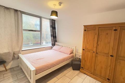 2 bedroom flat to rent, Second Floor Flat, A- Upper Parliament Street, Nottingham