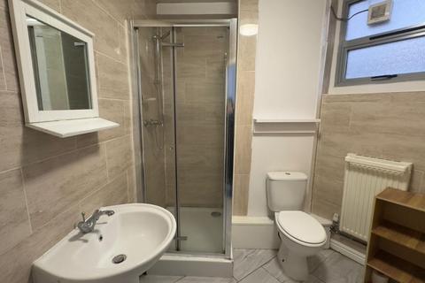 2 bedroom flat to rent, Second Floor Flat, A- Upper Parliament Street, Nottingham