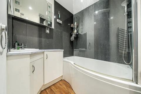 2 bedroom flat to rent, The Grove, Isleworth TW7