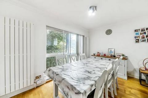 2 bedroom flat to rent, The Grove, Isleworth TW7