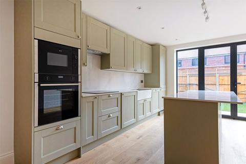 undefined, London Road, Hindhead GU26