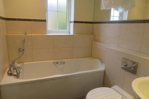 3 bedroom end of terrace house to rent, Brittain Lane, Warwick