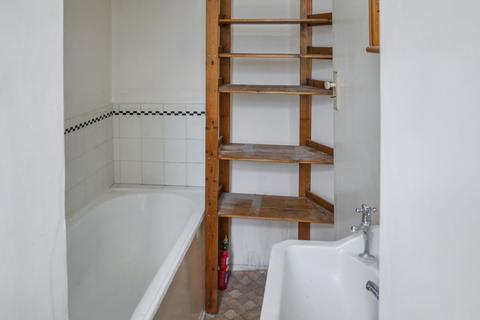 1 bedroom flat for sale, Flat E53 Du Cane Court, Balham High Road, Balham, London, SW17 7JL