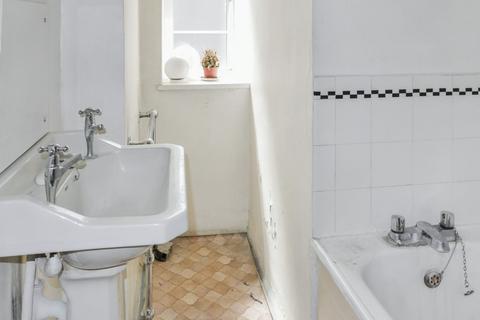 1 bedroom flat for sale, Flat E53 Du Cane Court, Balham High Road, Balham, London, SW17 7JL