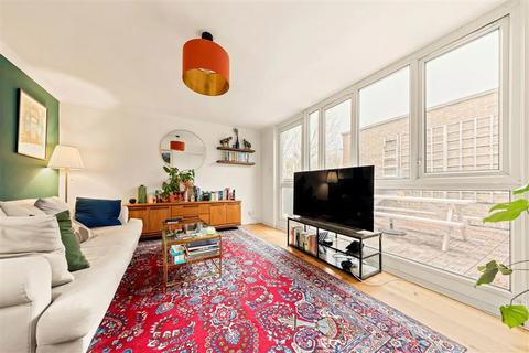 3 bedroom maisonette for sale, Andrews Walk, London SE17