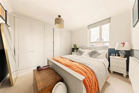 3 bedroom maisonette for sale, Andrews Walk, London SE17