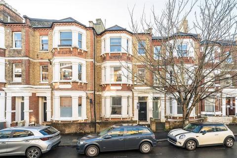 3 bedroom flat to rent, Handforth Road, London SW9