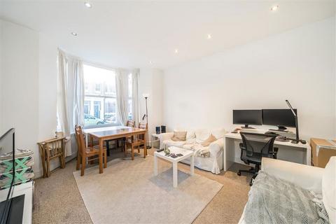 3 bedroom flat to rent, Handforth Road, London SW9