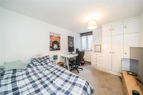3 bedroom flat to rent, Handforth Road, London SW9