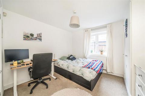 3 bedroom flat to rent, Handforth Road, London SW9