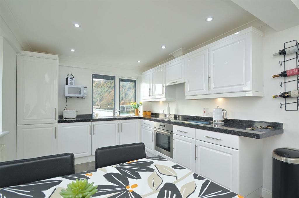 Kitchen3.jpg
