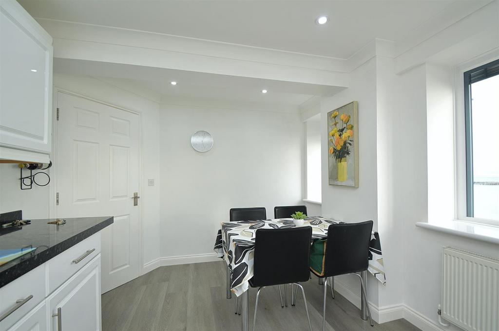 Kitchen4.jpg