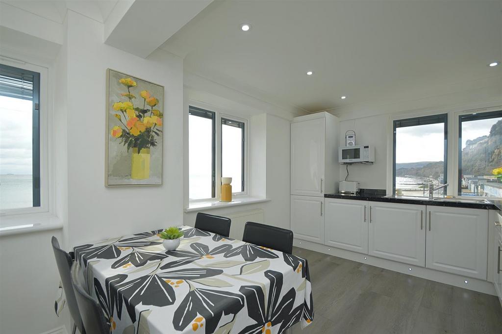 Kitchen1.jpg