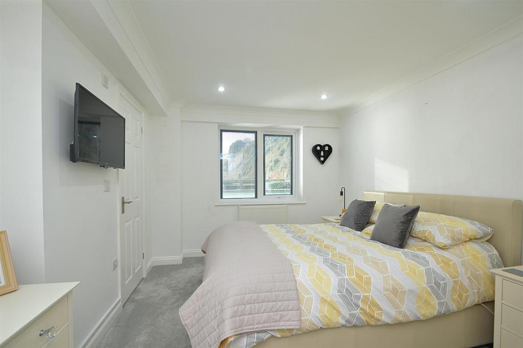 Bed1a.jpg