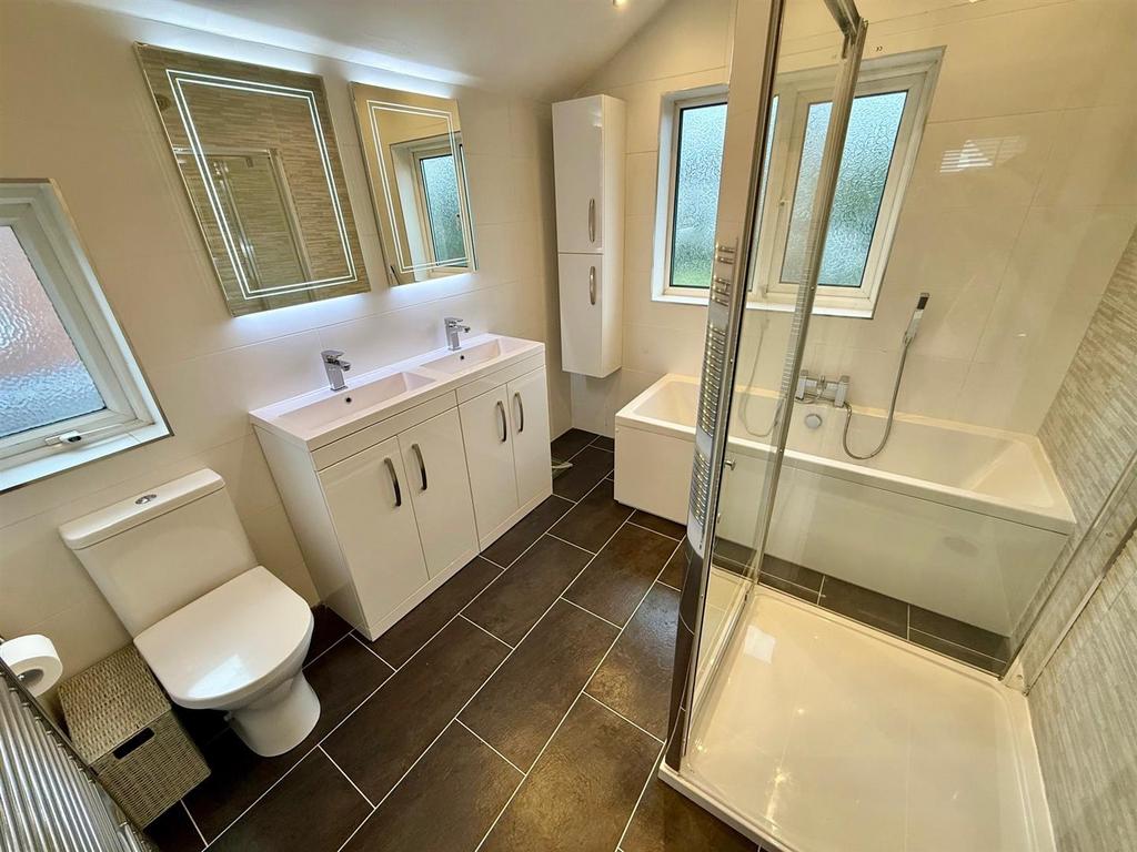 WR98 Bathroom.jpg