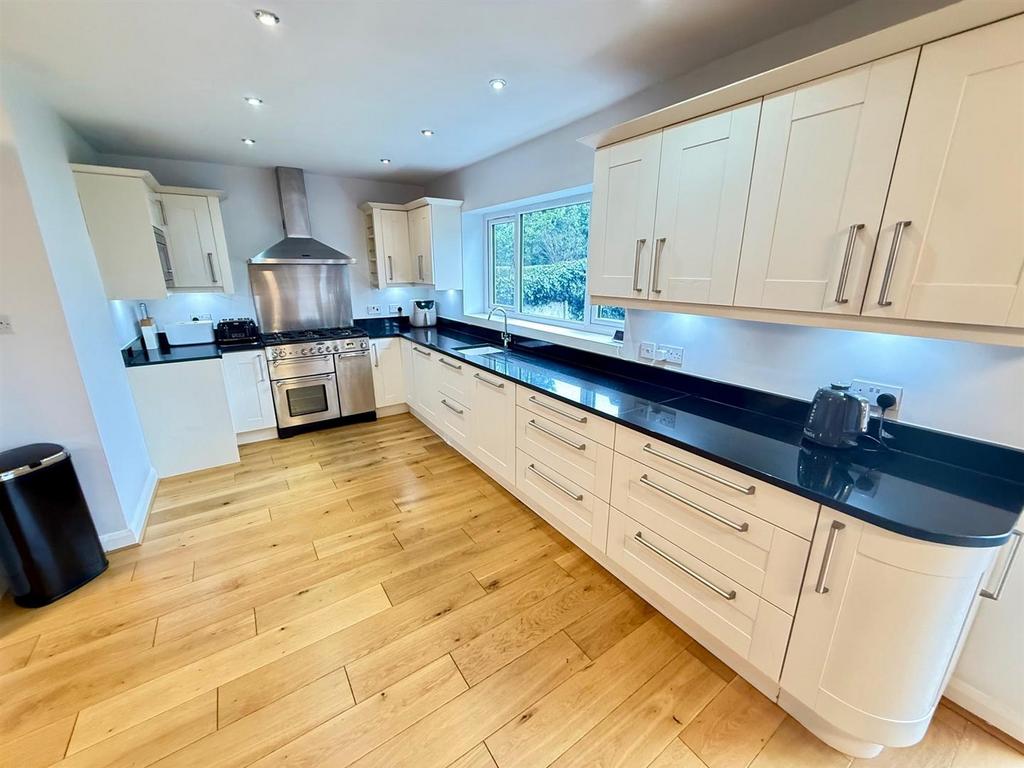 WR98 Kitchen.jpg