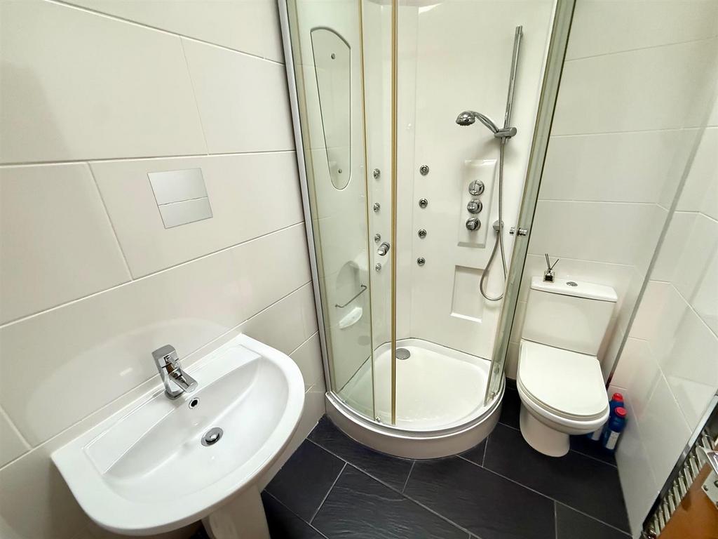 WR98 Shower.jpg