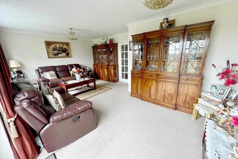 4 bedroom detached house for sale, The Squirrels, Bushey, WD23.