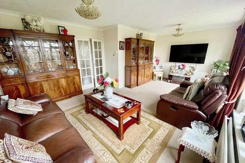 4 bedroom detached house for sale, The Squirrels, Bushey, WD23.