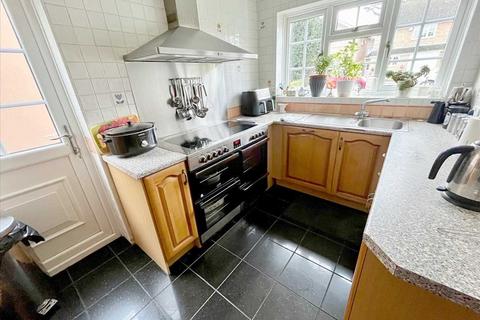 4 bedroom detached house for sale, The Squirrels, Bushey, WD23.