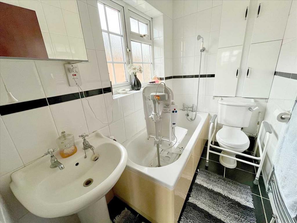 En suite bathroom/wc