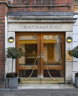 1 bedroom flat for sale, Beauchamp Place, Knightsbridge, London