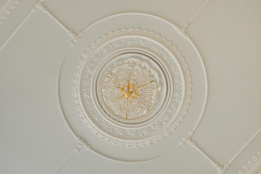 Ceiling cornicing reception room