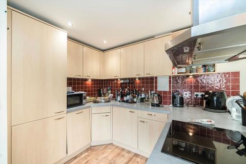 2 bedroom flat to rent, St. Georges Way, London SE15