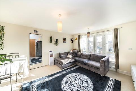 2 bedroom flat to rent, St. Georges Way, London SE15