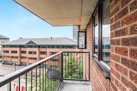 1 bedroom flat to rent, West Hill Court, Hill Lane, Southampton, SO15