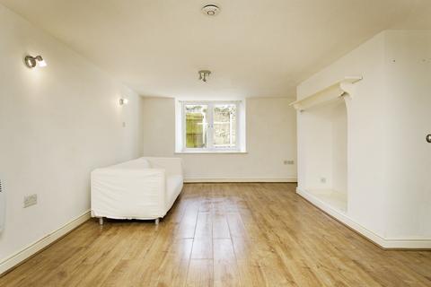 2 bedroom flat to rent, Basement flat, 7 Eastcliff Road, Shanklin, PO37