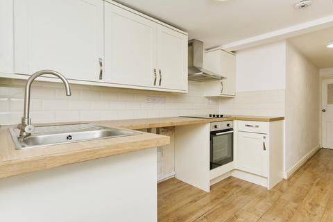 2 bedroom flat to rent, Basement flat, 7 Eastcliff Road, Shanklin, PO37