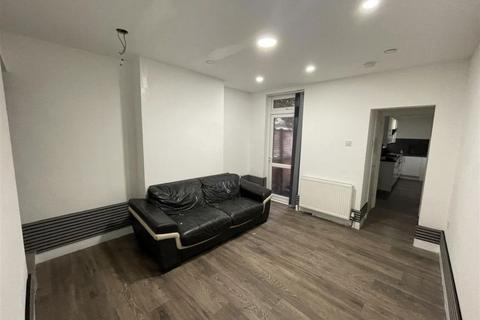 3 bedroom terraced house to rent, Clarendon Park Road, Leicester