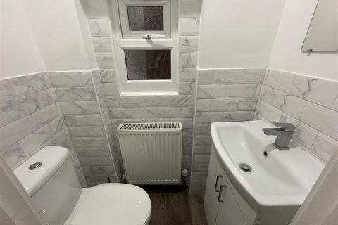 3 bedroom terraced house to rent, Clarendon Park Road, Leicester