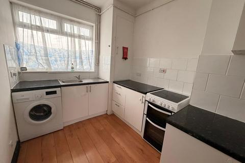 1 bedroom flat to rent, Civic Square, Tilbury RM18