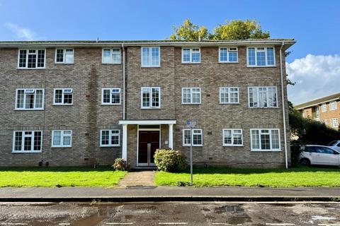 3 bedroom flat to rent, Swallow Close, Staines-Upon-Thames