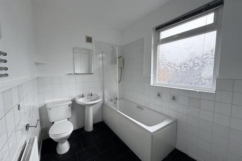 2 bedroom apartment to rent, Hope Road, Sale